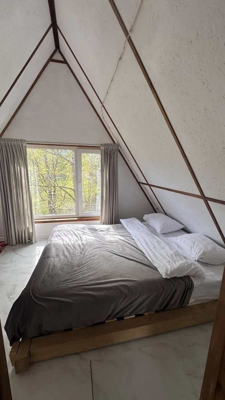 Спальня большого дома, 90 м²